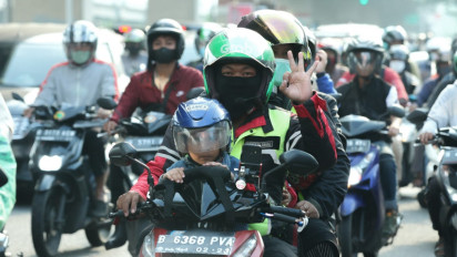 Pemudik Motor Mulai Padati Jalan Raya Kalimalang, Puncak Arus Mudik Diprediksi Malam Ini