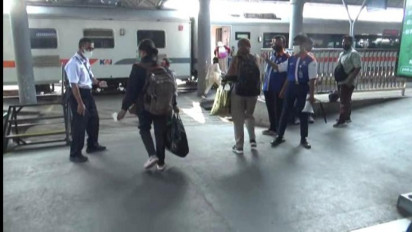 Volume Penumpang Mudik di Daop 8 Surabaya Bertambah, Layanan Pojok Baca dan Air Minum Gratis Disiapkan untuk Pemudik