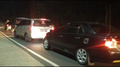 Imbas Pembatasan Jam Operasional Tol Cisumdawu, Jalan Nasional Limbangan Padat Merayap pada Rabu Malam