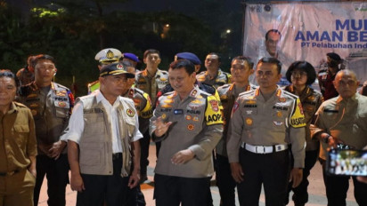 Kapolda Banten Beserta Menko PMK Meninjau Arus Mudik 2023 di Pelabuhan Pelindo II Ciwandan