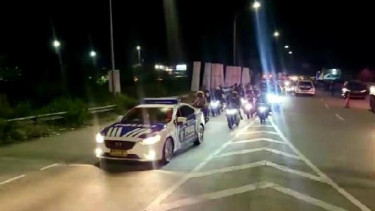 Ratusan Pemudik Motor Dikawal Polisi Hingga Perbatasan Lampung