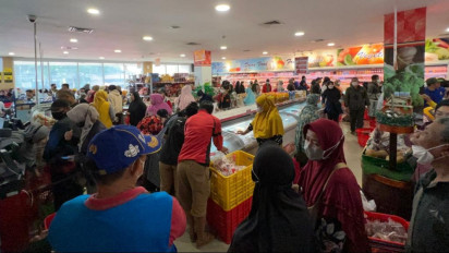 Menjelang Hari Raya Idulfitri, Warga Mulai Mencari Daging