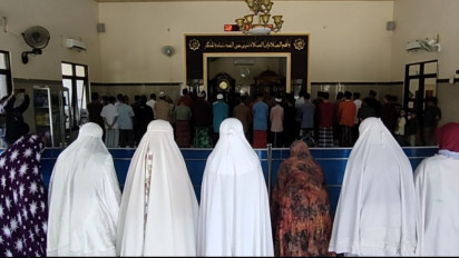 Yakini Salah Satu Kekuasaan Allah SWT, Puluhan Warga Muhammadiyah di Madiun Gelar Salat Gerhana Matahari