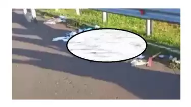 Ambulans terlibat kecelakaan, jenazah yang diangkut sampai terlempar keluar di Reas Area Muneng Tol Paspro.