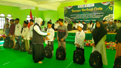 Penutup Safari Ramadhan Jatim, Gubernur Khofifah Santuni Yatim di Bojonegoro