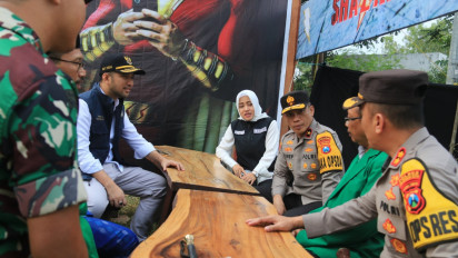 Pantau Arus Mudik Jelang Lebaran 2023, Bupati Ikfina dampingi Wagub Jatim Tinjau Pos Pamyan