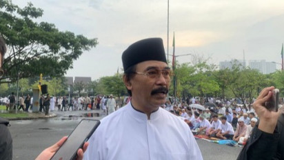 Eks Menpora Adhyaksa Dault Salat Id di JIEP Pulomas, Berharap Suatu Saat Idulfitri Dapat Serempak Dirayakan