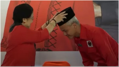 Megawati Hadiahi Ganjar Pranowo Sebuah Kopiah Hitam Setelah Umumkan Capres PDIP, Ternyata Ini Maknanya