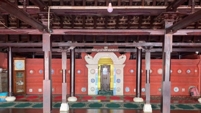 Menengok Kisah Masjid Merah di Kota Cirebon, Masjid yang Dibangun 1480 Ini Masih Tampak Keasliannya