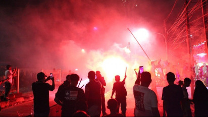 Foto-foto Suasana Takbiran Menyambut Idulfitri 1444 H, Menabuh Beduk hingga Nyalakan Flare