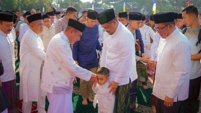 Gubsu Eddy Rahmayadi dan Wali Kota Medan Bobby Afif Nasution Tunaikan Shalat Ied di Taman Cadika