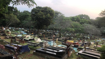 Cerita Pemuda Ziarah Makam di TPU Triti Cipulir, Kenang Merayakan Idulfitri bersama Kekasih yang Telah Tiada