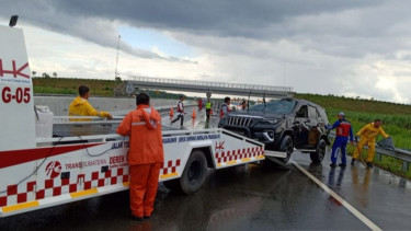 Fortuner Hitam Tergelincir di Tol Trans Sumatera hingga Ringsek, Begini Kondisi Penumpangnya