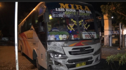 Sopir Ugal-Ugalan, Bus Mira Tabrak Mobil Pick Up Rombongan Silaturahmi Lebaran di Ngawi, 4 Orang Luka-Luka