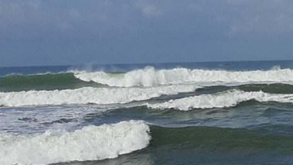 Waspada Gelombang Tinggi, BMKG Imbau Masyarakat Tak Berenang di Pantai Selatan Jawa Barat dan DIY