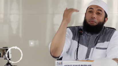 Duh, Suami Istri Hubungan Intim di Depan Anak Hukumnya Apa? Ustaz Khalid Basalamah Tegaskan...