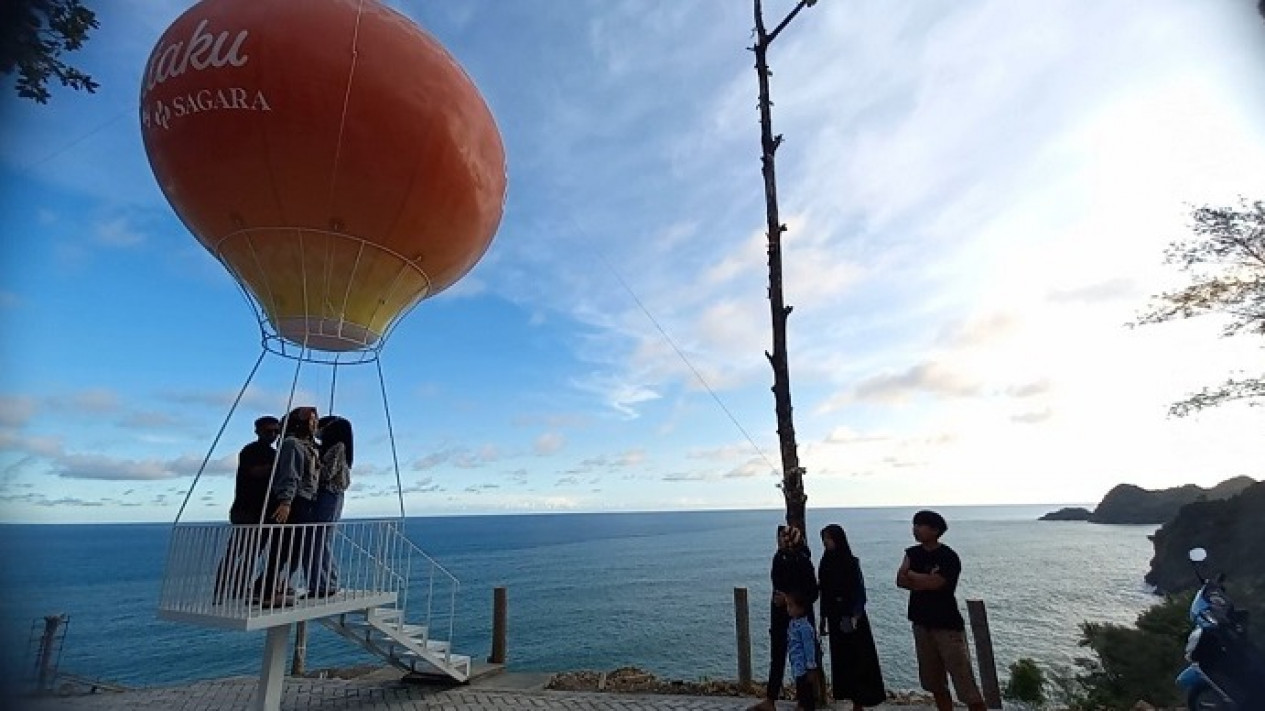 Sagara View Pilihan Berlibur Menikmati Keindahan Alam di Pantai Selatan Kebumen
            - galeri foto