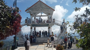 Destinasi Wisata Bukit Khayangan Pesona Negeri di Atas Awan, Pilihan Keluarga saat Libur Idul Fitri