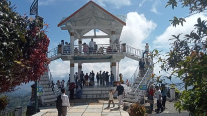 Destinasi Wisata Bukit Khayangan Pesona Negeri di Atas Awan, Pilihan Keluarga saat Libur Idul Fitri