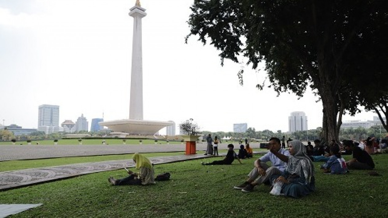 Liburan Lebaran, Masyarakat Padati Monas Sejak Pagi Hari
            - galeri foto
