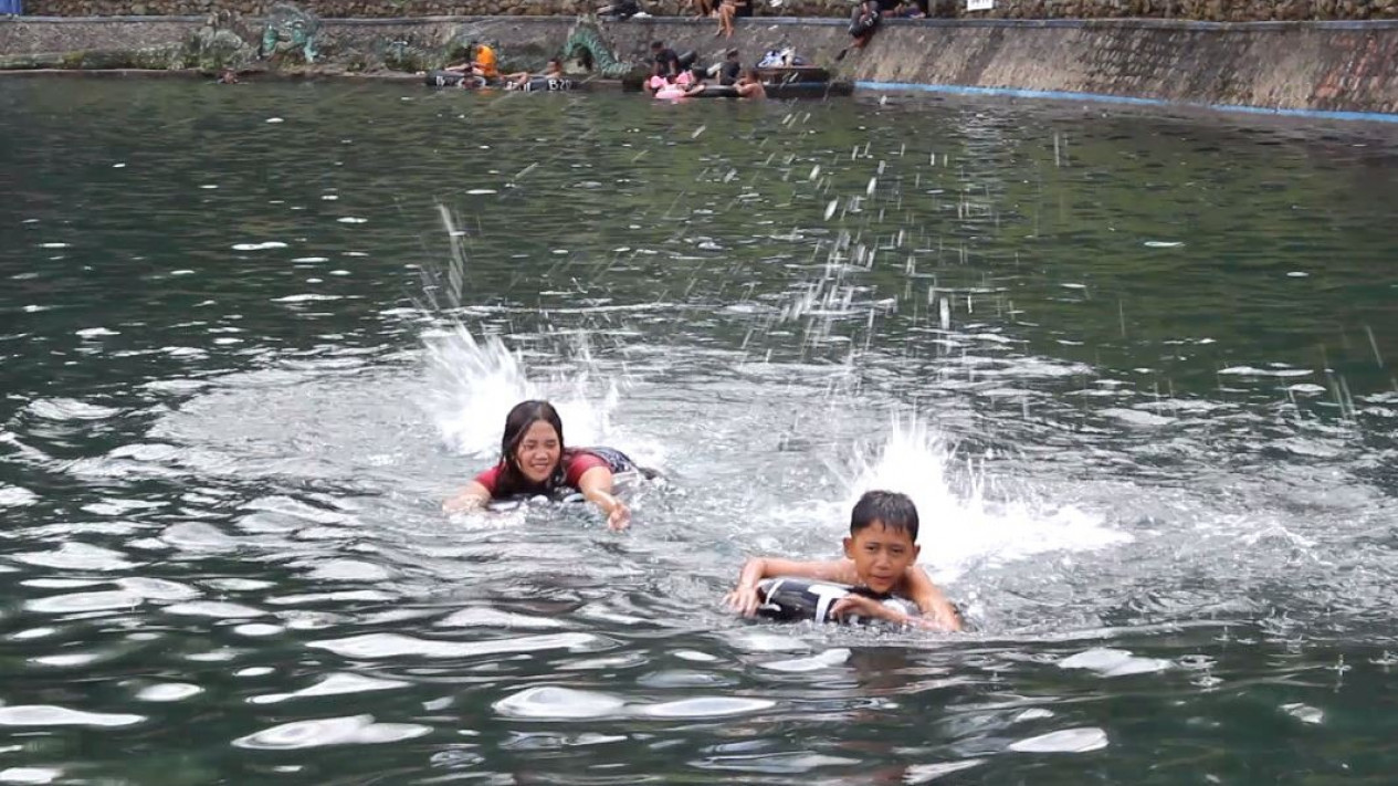 Wisata Alam Selokambang Jadi Favorit Warga saat Libur Lebaran, Ini Alasannya
            - galeri foto