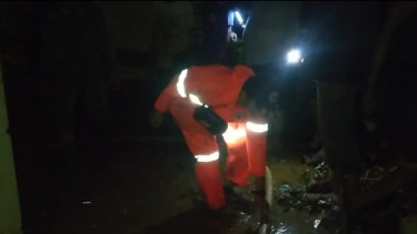 Sungai Cikaniki dan Sungai Cinanggung Bogor Meluap Rendam 200 Rumah, Warga Mengungsi ke Masjid