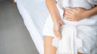 Apa Hukumnya Bila Suami Memaksa Minta Hubungan Intim ke Istri yang Lagi Haid? Ini Menurut Buya Yahya