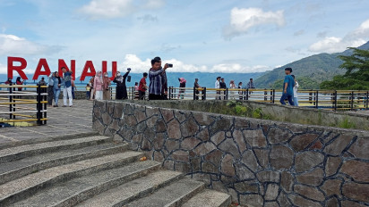 Wisata Danau Ranau Jadi Pilihan Warga Mengisi Liburan Idul Fitri