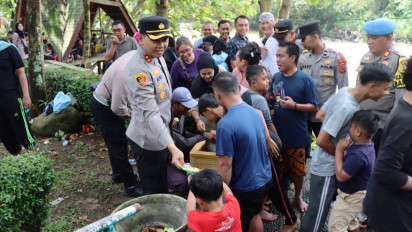 Hore! Tertib Aturan saat Berwisata, Wisatawan Dapat Hadiah Gratis dari Polisi