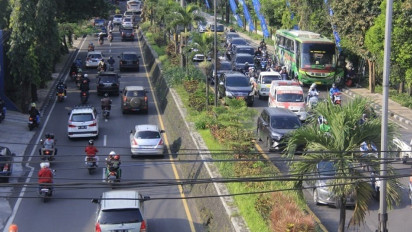 H+ 3 Arus Lalin Kendaraan Melintas di Exit Tol Madyopuro Kota Malang Menurun
