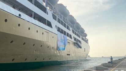 KM Dobonsolo Angkut  Ribuan Penumpang Arus Balik Mudik Gratis dari Pelabuhan Tanjung Emas Semarang