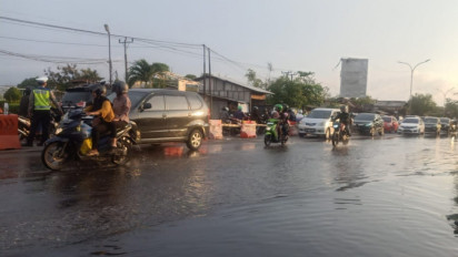 Banjir Rob Terjang Jalur Pantura Sayung Demak, Arus Balik Lebaran Tersendat
