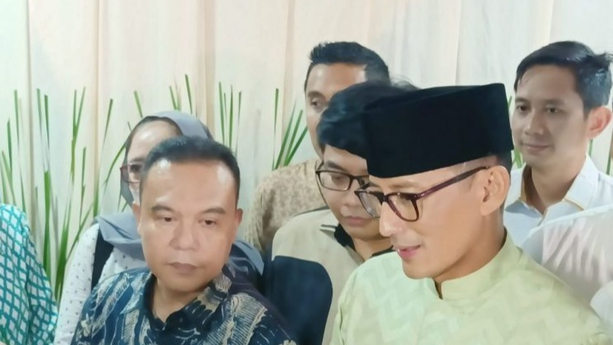 Denny Indrayana Ungkap Sandiaga Uno Akan Jadi Cawapres Ganjar Untuk Memecah Suara Islam Kubu Anies
            - galeri foto