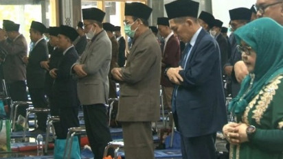 Soal Viralnya Salat Id di Al Zaytun Indramayu Pria Wanita Bercampur dan Saf Berjarak, Gubernur Jabar Bilang Begini