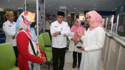 Hari Pertama Kerja, Bupati Ipuk Sidak Kesiapan Petugas Pemadam Kebakaran