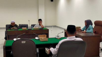 Bikin Malu, BK Panggil Oknum DPRD Bojonegoro Pangku Cewek Seksi Open BO