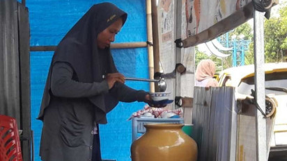Cuaca Panas, Dawet Hitam Khas Purworejo ini Laris Manis Diserbu Pemudik