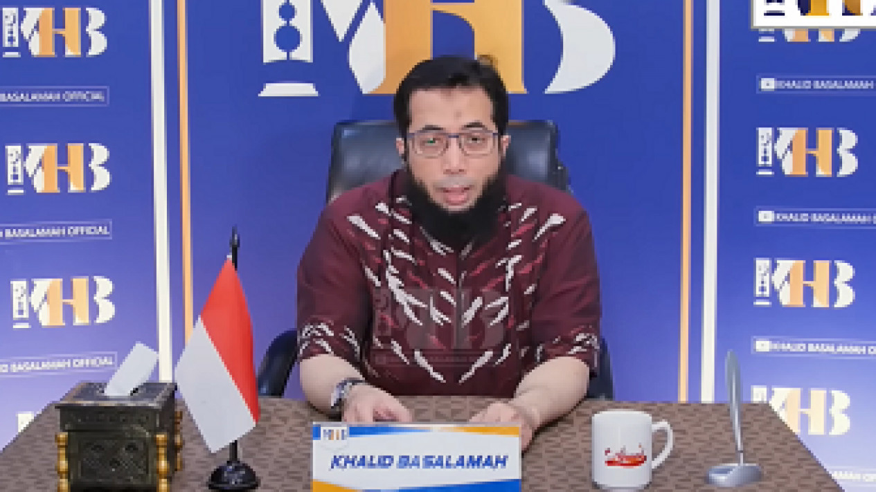 Bolehkah Full Tanpa Busana saat Hubungan Intim Suami Istri? Begini Hukumnya Menurut Ustaz Khalid Basalamah
            - galeri foto
