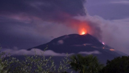 Ile Lewotolok Erupsi 48 kali, Warga Diminta Waspada