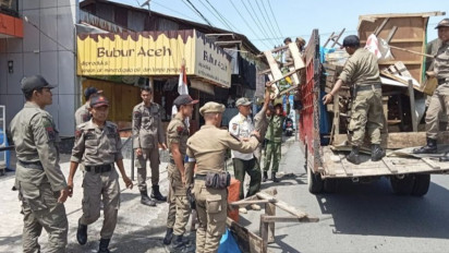 Ganggu Fasilitas Umum, Belasan Lapak Liar di Meulaboh Ditertibkan