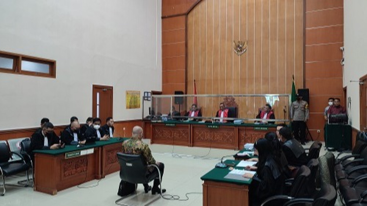 Teddy Minahasa Sebut Kasusnya Adalah Pesanan: Mohon Ampun Jenderal, Ini Semua Atas Perintah Pimpinan
            - galeri foto