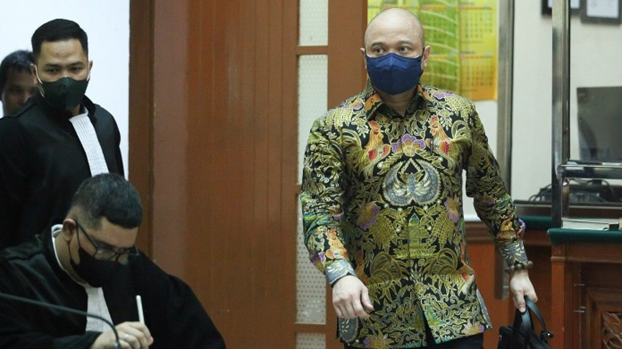 Teddy Minahasa Tolak Tuduhan Terima Uang dari Dody Prawiranegara: Cek Saja  CCTV Rumah Saya
            - galeri foto