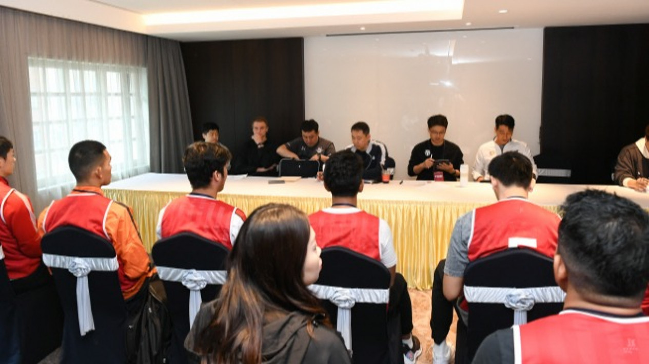 Rendy Tamamilang dan Dimas Saputra Gagal Susul Megawati Hangestri dan Mediol Yoku Main Voli ke Korea Selatan
            - galeri foto