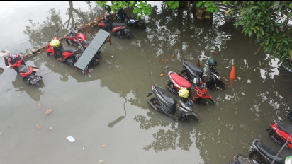 Cuaca Ekstrim, Surabaya Tergenang Banjir Akibat Hujan Deras
