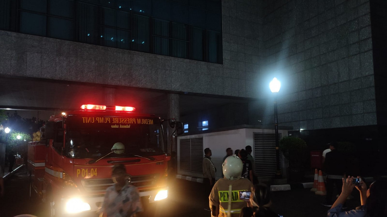 Lantai 2 Gedung DPRD DKI Dilaporkan Terbakar Jumat Malam, Ternyata Laporan Palsu
            - galeri foto