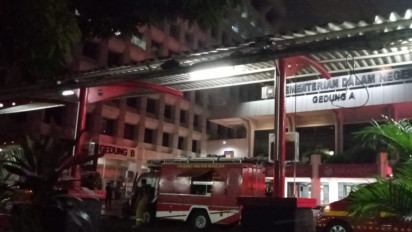 Kebakaran Diduga Terjadi di Gedung Kemendagri, 10 Unit Mobil Damkar Diterjunkan