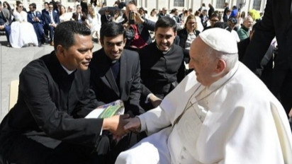 Dapat Selendang dan Topi Manggarai, Paus Fransiskus: Grazie Mille
