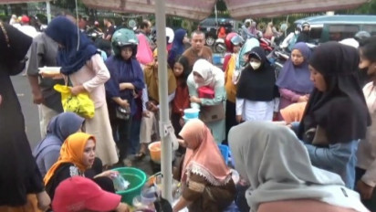 Unik, Pasar Kaget saat Lebaran Ketupat Disambut Hangat oleh Warga Madura
