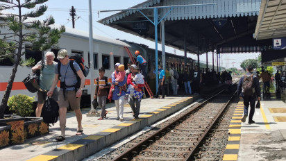Tak Kantongi Tiket, Sejumlah Penumpang KAI Diturunkan Paksa di Stasiun Probolinggo