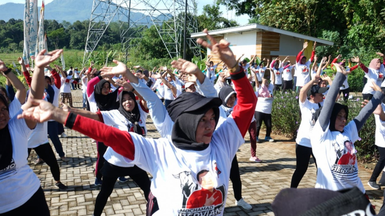 Relawan Sedulur Saklawase Gelar Senam Sehat di Kendal
            - galeri foto